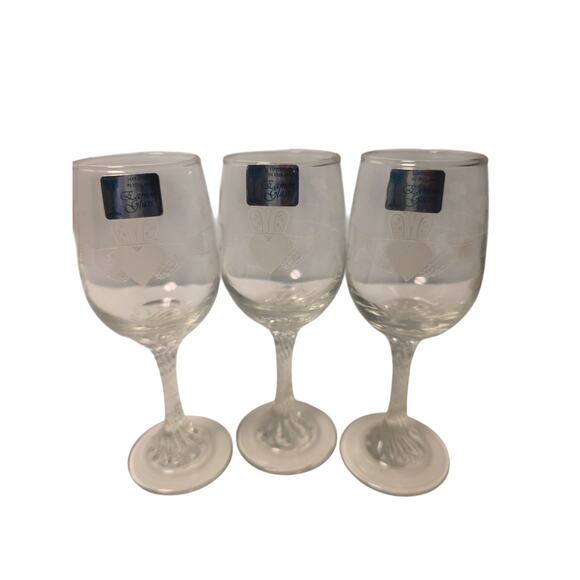 Eamon Glass Wine Glasses Hand-Engraved in Ireland Claddagh Shamrock Twisted Stem - Picture 1 of 5